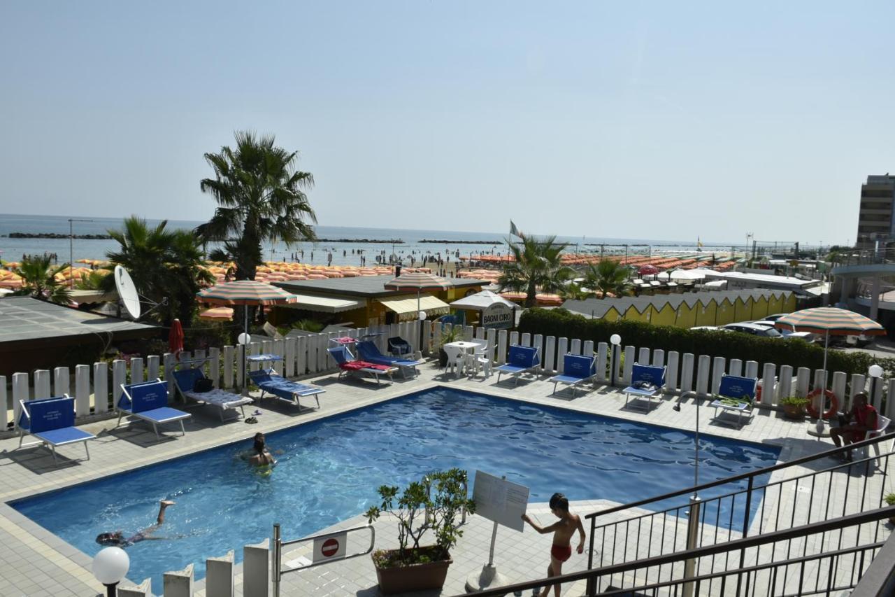 Astoria Hotell Pesaro Eksteriør bilde