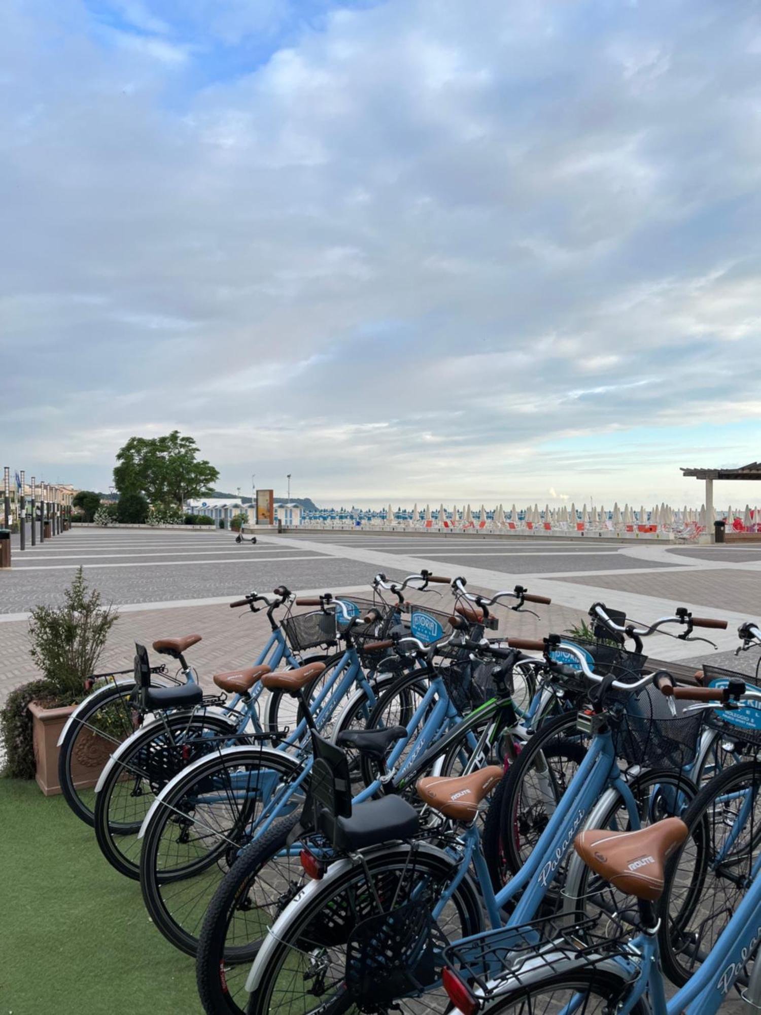 Astoria Hotell Pesaro Eksteriør bilde
