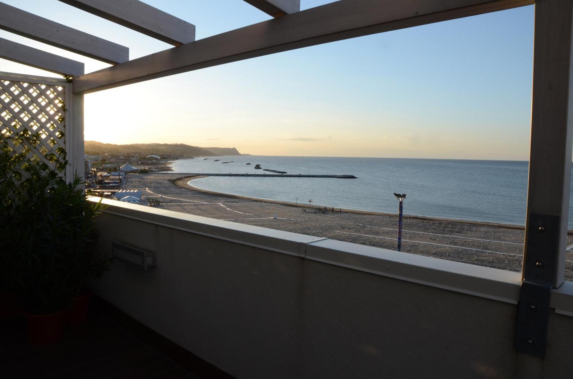 Astoria Hotell Pesaro Eksteriør bilde