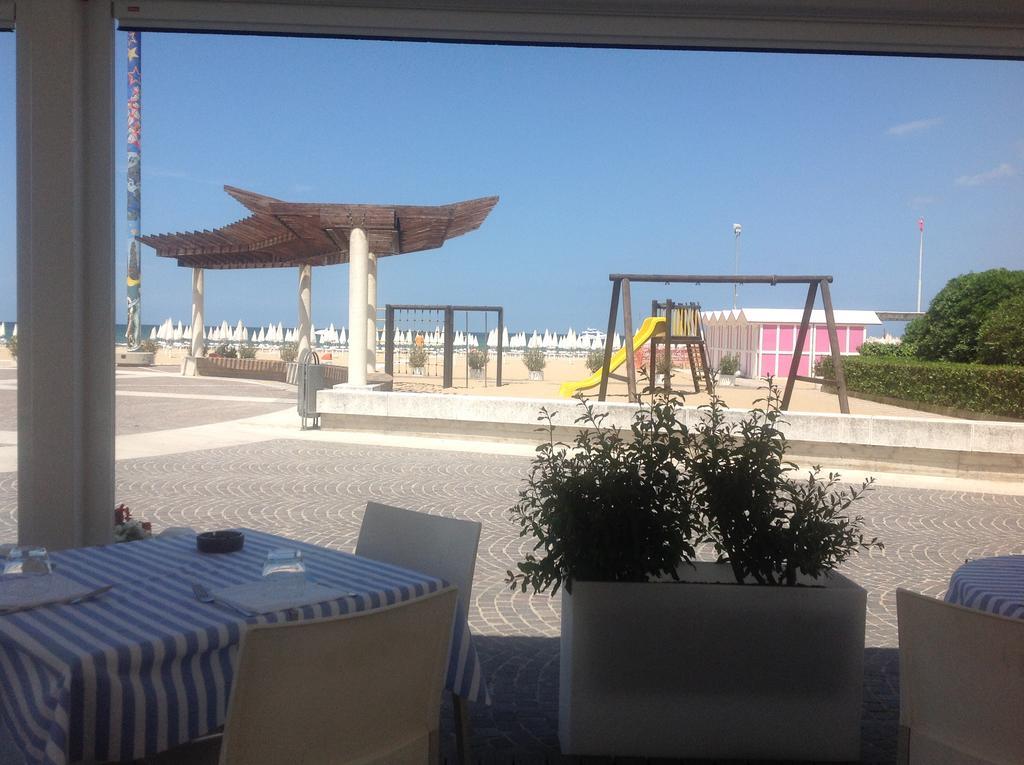 Astoria Hotell Pesaro Eksteriør bilde