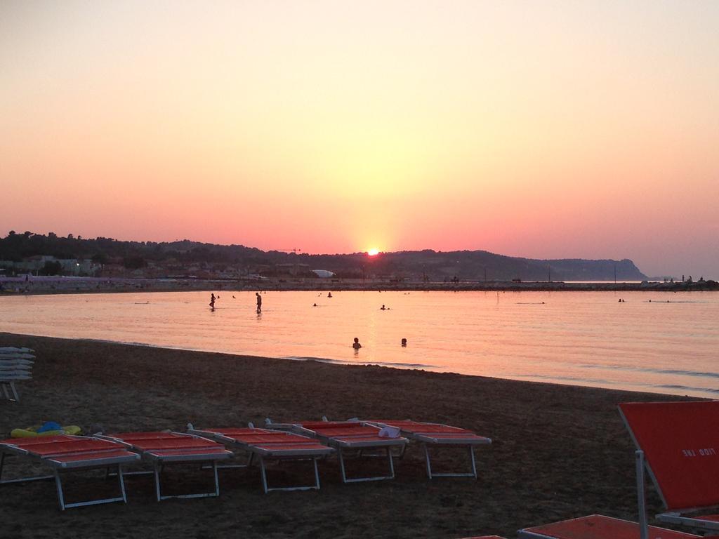 Astoria Hotell Pesaro Eksteriør bilde