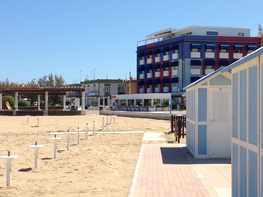 Astoria Hotell Pesaro Eksteriør bilde