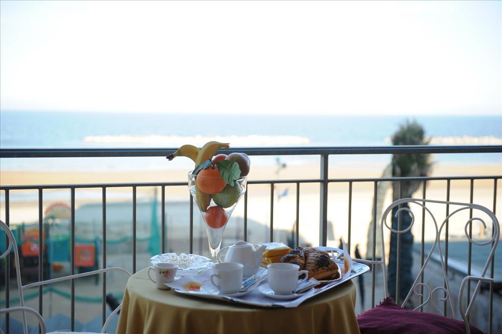 Astoria Hotell Pesaro Eksteriør bilde