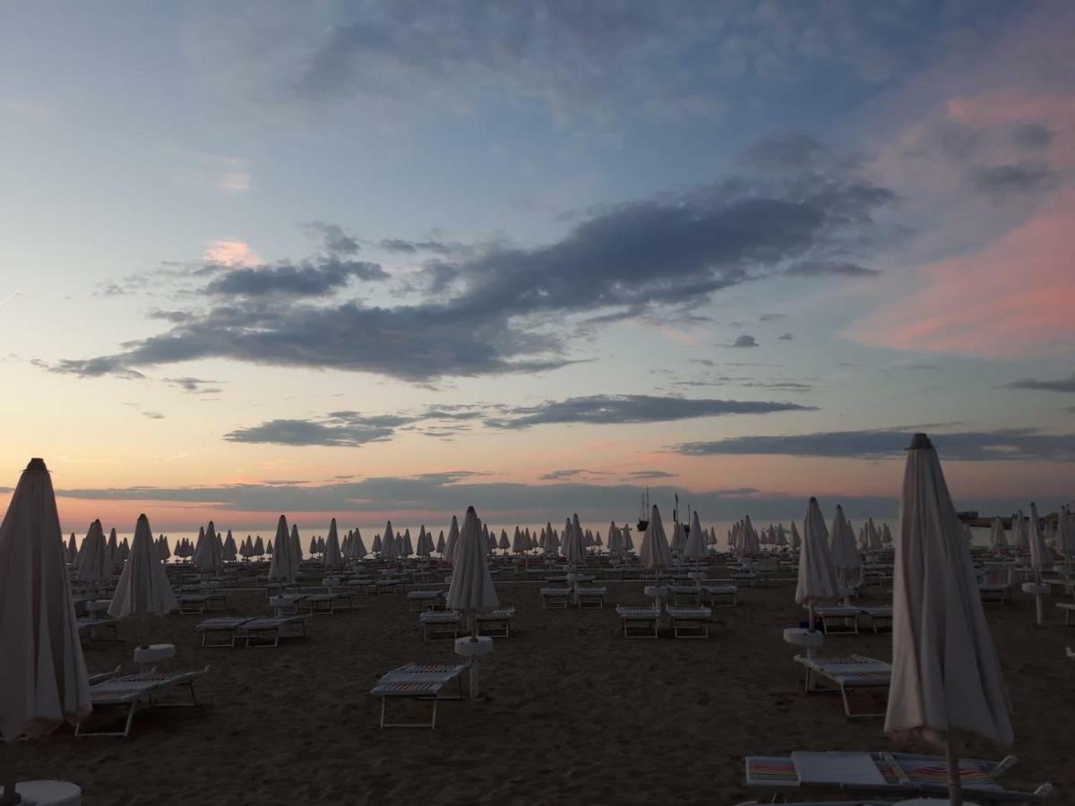 Astoria Hotell Pesaro Eksteriør bilde